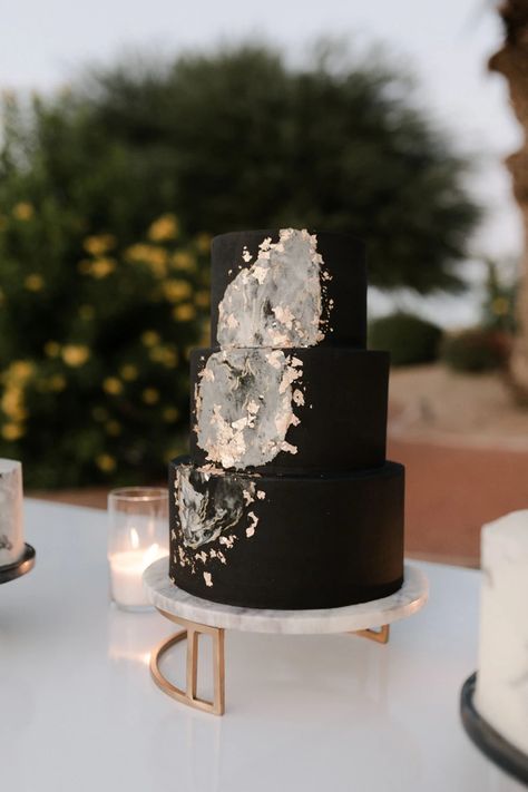 Ultra Luxe Black and White Wedding at Bougainvillea Estate in Palm Springs Rose Gold Cutlery, Black Wedding Cake, A Black Wedding, Geode Cake Wedding, Black And White Wedding Cake, Marble Cake Stand, Mumu Wedding, Black And White Wedding Theme, Geode Wedding