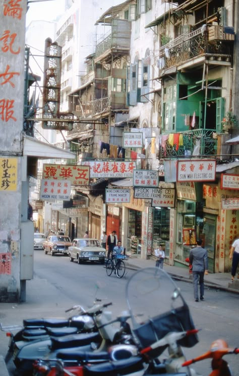 Full-colour, dreamy shots of old Hong Kong in 1971 and 1980, Part 1 Hong Kong 1980s, Hong Kong Aesthetic, Canada Painting, 80s Photography, Kowloon Walled City, Retro Hong Kong, Old Cake, Chinese City, Old Hong Kong