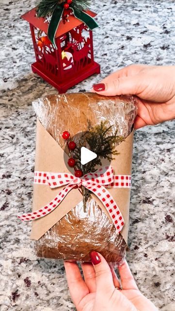 Kristie on Instagram: "I love to share homemade baked goods with friends, family and neighbors during the holidays! This is a very simple but beautiful way that you can wrap homemade bread to gift to others this season!  I found the brown crafting paper and the ribbon at the dollar tree. The greenery and berry picks are from Hobby Lobby.  Start by wrapping your bread well with plastic wrap.  Next, cut a square of brown paper. I measured mine to make sure it was even. My loaf of bread was pretty small so my square was 10inx 10in. If your bread is bigger you may have to adjust the size of your square.  Lay your craft paper down diagonally and place your wrapped bread on top.  Fold the top and bottom corners in and under the bread.  Use your ribbon to tie a bow and secure the paper in place. Paper Bread Packaging, Bread Loaf Wrapping Ideas, Wrapping Banana Bread For Gifts, How To Wrap A Pie As A Gift, How To Wrap Bread Loaf, Homemade Bread Wrapping Ideas, How To Gift Wrap A Round Loaf Of Bread, How To Wrap Banana Bread As A Gift, Mini Loaf Pan Gift Ideas Christmas