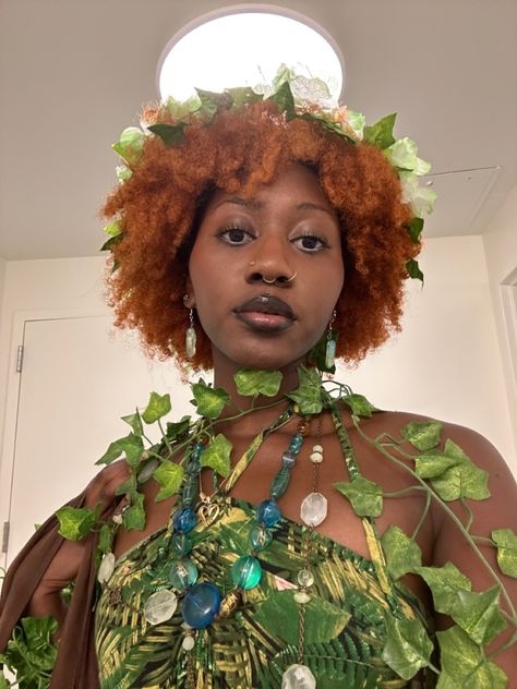 Posion Ivy Costume Aesthetic, Poison Ivy Costume Black Women, Poison Ivy Black Woman, Black Poison Ivy, Poison Ivy Costume Accessories, Halloween Poison Ivy, Ivy Photoshoot, Ivy Halloween Costume, Poison Ivy Halloween