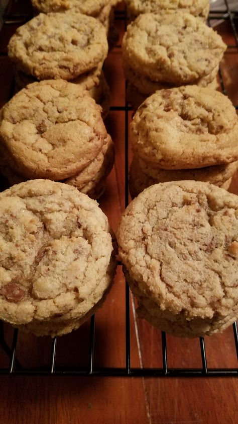 Skor Toffee Cookies, Skor Recipes Toffee Bits, Skor Bar Cookies, Oatmeal Skor Cookies, Skor Toffee Bits Recipes, Cookies With Score Bits, Skor Chipits Recipe, Recipes With Skor Bits, Cookies With Skor Bits