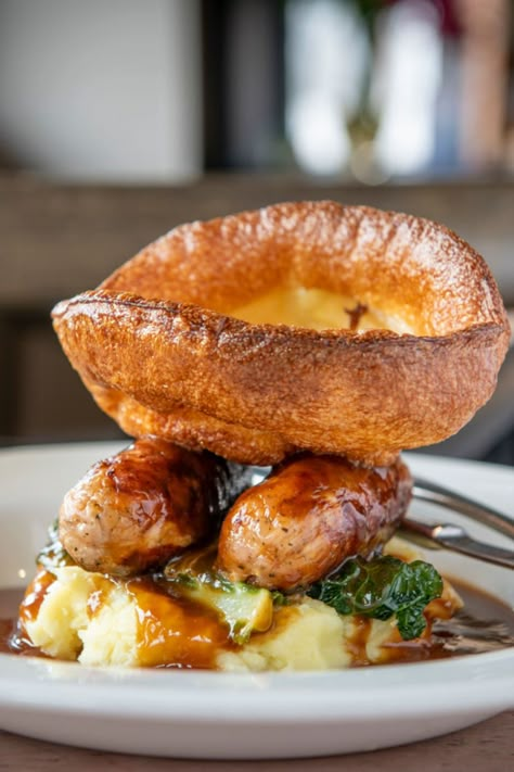 Amazing Sunday Roast At Libation Pub Pub Classic Food, Gastro Pub Food Ideas, British Pub Food, Bar Food Pub, Pub Food Ideas, Gastro Pub Food, Best Pub Food, British Nostalgia, Farmhouse Food