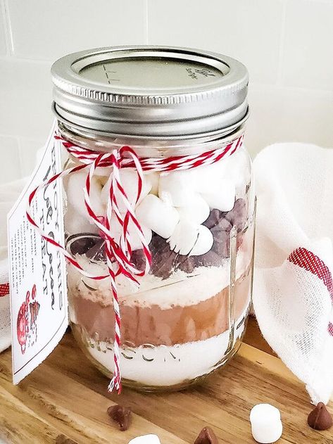 Hot Chocolate In A Jar, Spicy Hot Chocolate, Hot Cocoa Mix Recipe, Chocolate Jar, Mix In A Jar, Hot Chocolate Mix Recipe, Homemade Hot Chocolate Mix, Homemade Hot Cocoa, Cocoa Gift