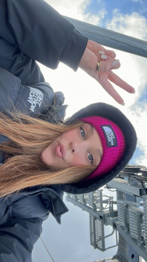 the north face North Face Aesthetic, The North Face Hat, Nort Face, Ski Pictures, North Face Hat, Pink North Face, Aesthetic Street, Hat Aesthetic, Snow Outfit