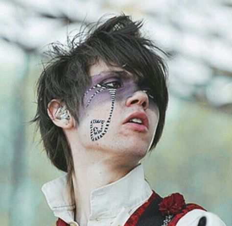 Ryan Ross Makeup, Ryan Ross, Emo Makeup, Brendon Urie, Panic! At The Disco, Emo Bands, Music People, Meow Meow, Image House