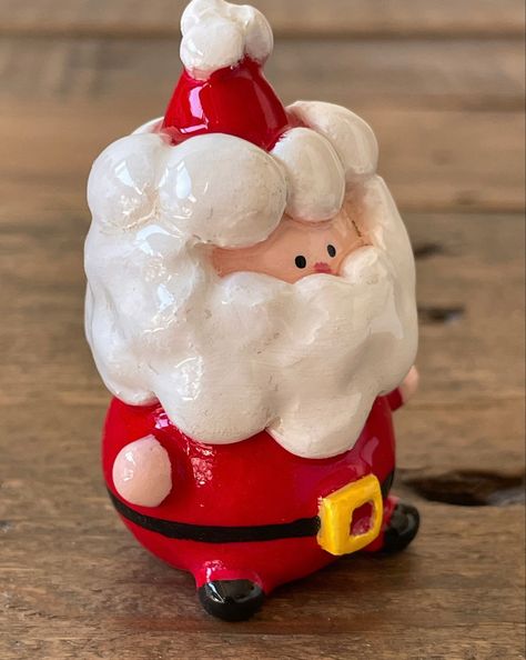 Clay Figures Christmas, Xmas Clay Ideas, Clay Crafts For Christmas, Cute Christmas Clay Ideas, Clay Christmas Crafts, Christmas Clay Ideas, Clay Santa, Sculpture Art Projects, Merry Christmas Poster