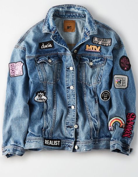 11 Far-From-Basic Denim Jackets to Wear This Fall | Brit + Co Black Jacket Outfit, Customised Denim Jacket, Cold Outfit, Leather Jacket Outfit Men, Jean Jacket Patches, Winter Leather Jackets, Jacket Outfit Women, Jeans Outfit Winter, Womens Winter Fashion Outfits