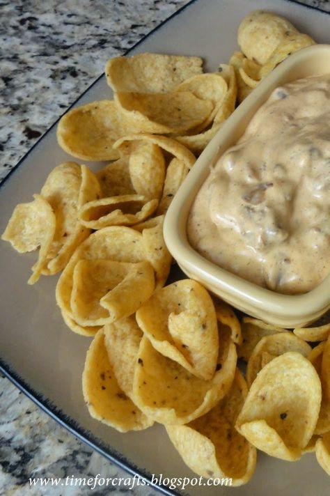 Frito Dip... Cream Cheese Chili Dip, only has 2 ingredients and it is INCREDIBLY delicious! Always a hit at parties! Dip For Fritos, Cream Cheese Chili Dip, Cheese Chili Dip, Frito Dip, Cream Cheese Chili, Chili Cream Cheese Dip, Dip Cream Cheese, Dip Ideas, Best Dip