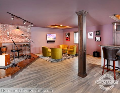 Basement remodel with lounge, stage and wet bar Basement Music Studio, Basement Music Room, Modern Music Room, Teen Lounge Rooms, Cheap Basement Remodel, Home Music Rooms, Basement Studio, Sound Room, Hangout Room