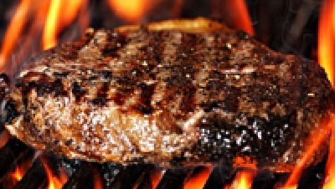 Logan's Grilled Steak seasoning... 1/4 c. black (course) grnd pepper   * 1/4 c. salt   * 1/4 c. garlic pwdr   * 2 Tbsp. paprika   * 1/4 c. onion pwdr   * 2 Tbsp. MSG   meat tenderizer   * 2 Tbsp. seasoning salt   * 1 Tbsp. celery salt  mix  and sprinkle on steak right off the grill and use with melted butter to dip steak in right off the grill. Steak Diner, Grilling The Perfect Steak, Smoked Pulled Pork, No Carb Recipes, Perfect Steak, Low Carb Diets, Grilling Tips, Steak Fajitas, Best Steak