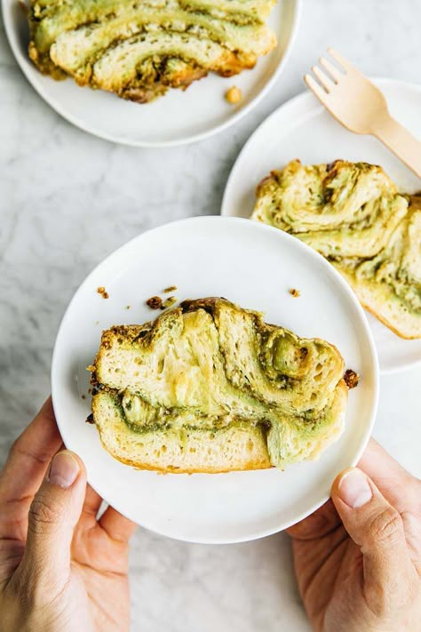 Pistachio Babka, Babka Recipe, Chocolate Pistachio, Chocolate Babka, Pistachio Cream, Dessert Aux Fruits, Breakfast Pastries, Pastry Flour, Bread Bun