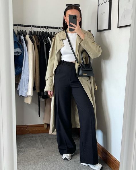 Black Trousers Outfit Casual Winter, Black Trousers Outfit Winter, Black Trousers Outfit Casual, Trench Coats Women Outfit, Black Smart Casual, Trousers Outfit Winter, New Balance 530 Outfit, Wool Trench Coat Women, Trousers Outfit Casual