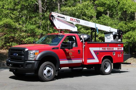 Bucket Truck Lineman, Small Ladder, Bucket Truck, Landscaping Tools, Fire Apparatus, Truck Design, Fire Rescue, Fire Dept, Construction Company