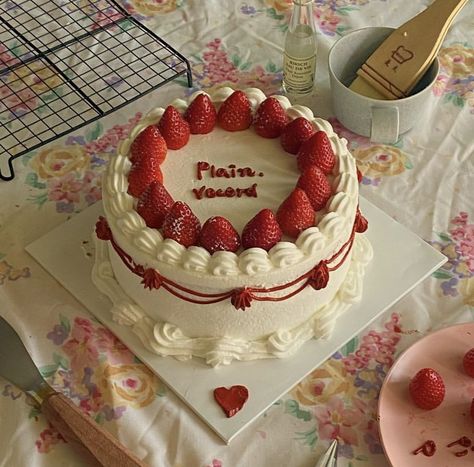 Strawberry And Cream Cake, Red Birthday Cake, Strawberry Birthday Cake, Red Cake, Tasty Baking, Pretty Birthday Cakes, Cute Birthday Cakes, Just Cakes, Strawberry Cake