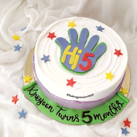 High Five Cake Ideas, High 5 Birthday Cake, Hi 5 Birthday Cake, Hi Five Birthday Cake, Hi 5 Birthday Party Ideas, Hi Five Birthday Party Ideas, Hi Five Birthday, Fifth Birthday Cake, Simple Baby Shower Decorations