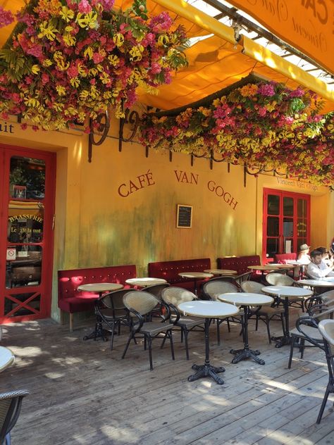 Van Gogh Arles, Havana Restaurant, Van Gogh Cafe, Arles France, Houses In France, France Aesthetic, Design Café, Yellow House, Yellow Houses