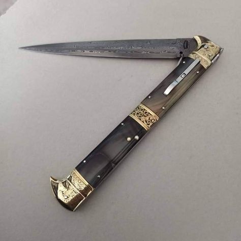 Beautiful Knives, Stiletto Knife, Knife Aesthetic, Fire Outfits, Switchblade Knife, Knife Patterns, Pretty Knives, Edc Gear, Sharp Objects