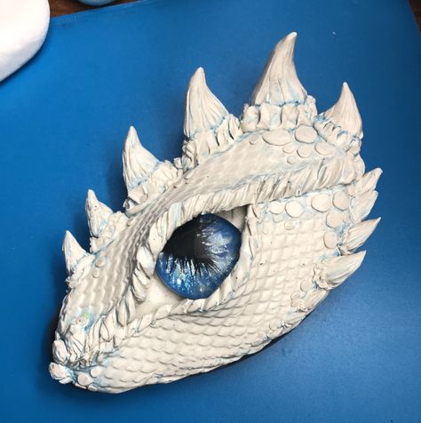 Dragon Eye Ceramic, Dragon Eye Art, Summer Ceramics, Clay Dragon Eye, Harry Potter Art Projects, Eye Clay, Dragon Notebook, Dragon Polymer Clay, Winter Dragon