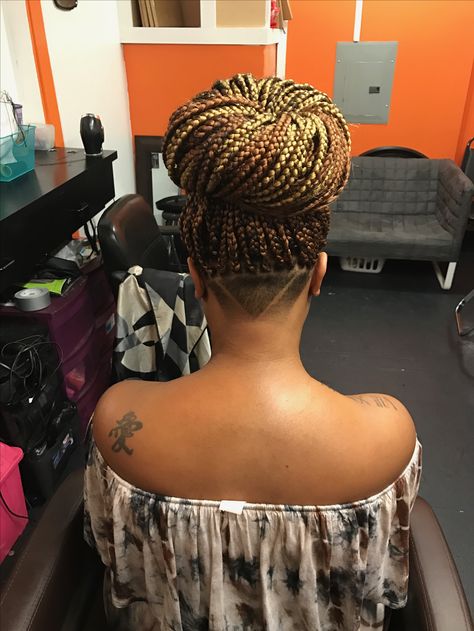 Knotless Box Braids Medium, Undercut Natural Hair, Box Braids Medium, Braids Medium, Braids With Fade, Short Hair Braids, Dreads Styles For Women, Under Cut, 2024 Hairstyles