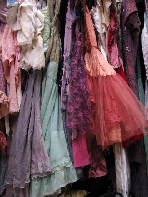 Dresses Hanging, Marie Antoinette, Mode Inspiration, Seville, The Clothes, Look Cool, Hair Hair, Fashion Inspo, Dress Up