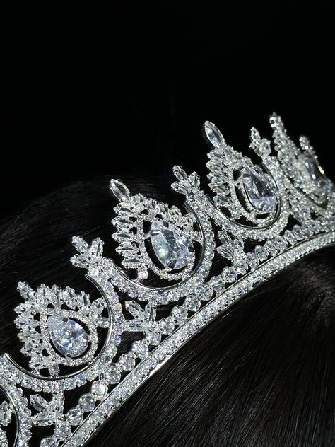 Elegant Swarovski Crystal Bridal Headpiece - Quinceanera Tiara - Perfect Wedding Tiara and Jewelry This exquisite bridal crown, made from a perfect combination of zircon stones, will make you feel like a princess. Every detail of this headpiece reflects elegance at every step and has been carefully designed to add a unique sparkle to your wedding day. This bridal crown offers a creative combination of luxury zircon stones that fit perfectly together. Each stone has been carefully selected, cut, Quince Crown, Bridal Crown Crystal, Quinceanera Tiaras, Crystal Bridal Headpiece, Crown Aesthetic, Crown Crystal, Bridal Headpiece, Expensive Jewelry, Wedding Tiara