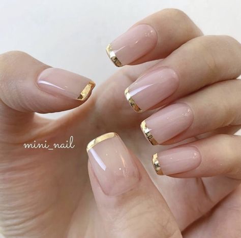 Clean Elegant Nails, Gold Tip Square Nails, Gold Edge Nails, Gold Nail Tips French, French Manicure With Gold Tips, Gold Tipped French Manicure, Gold Cuticle Nails, Gold Trim Nails, Gold French Tip Nails Short