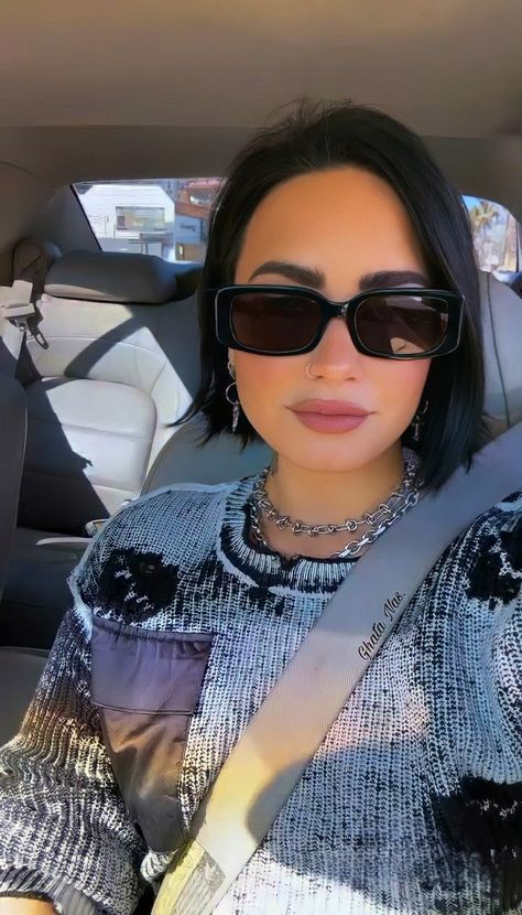 Demi Lovato Haircut, Demi Lovato Short Hair, Demi Lovato Makeup, Demi Lovato Hair, Funny Wigs, Cute Pixie Haircuts, Grunge Looks, Brunette Hair, Demi Lovato