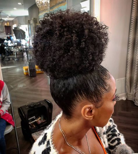 JayRenee Styles, LLC on Instagram: “Still swooning over this high puff I did for @exquisitemo 💕 This hair is giving me life! Besides, who doesn't love a flirty, curly puff? .…” Curly High Ponytail Natural Hair, Curly High Puff, High Puff Natural Hair, Curly Puff, High Bun Hair, High Puff, Girl Aesthetics, Hair Puff, Hairstyle Idea