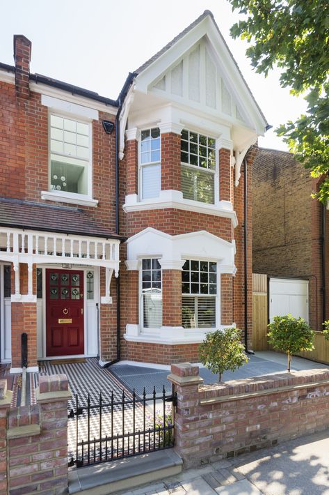 Our architecture and build team transformed the space with a striking side infill extension creating a light-filled, free-flowing home. Edwardian House Exterior, Edwardian Architecture, London Houses, Timeless Interior, Interior Fit Out, Edwardian House, Contemporary Fireplace, Tall Ceilings, Roof Light