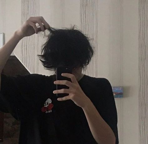 Grunge Guy, Emo Boy Hair, Eboy Aesthetic, Anime Lips, Black Hair Boy, Black Hair Aesthetic, Grunge Guys, Bad Boy Aesthetic