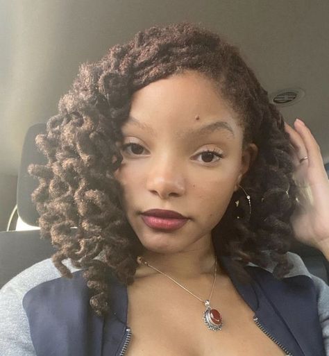 Pretty Girls With Locs, Loc Versatility, Halle Bailey Hair, Girls With Locs, Loc Inspiration, Short Locs, Chloe X Halle, Short Locs Hairstyles, Loc Hairstyles