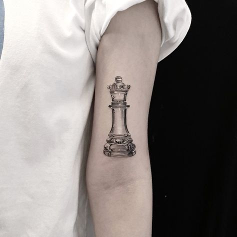 Chess King Tattoo, Chess Tattoo Ideas, Chess Tattoo Design, Queen Chess Piece Tattoo, Chess Piece Tattoo, Chess Tattoo, Couple Tattoos Unique Meaningful, King Chess Piece, King Chess