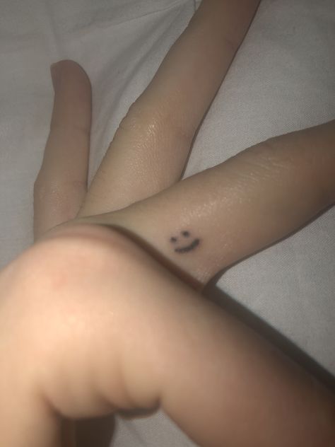 by me on me Smiley Stick And Poke, Smiley Face Stick And Poke, Face Tats, Stick Poke Tattoo, Stick N Poke, Poke Tattoo, Stick And Poke, Food Snapchat, Smiley Face