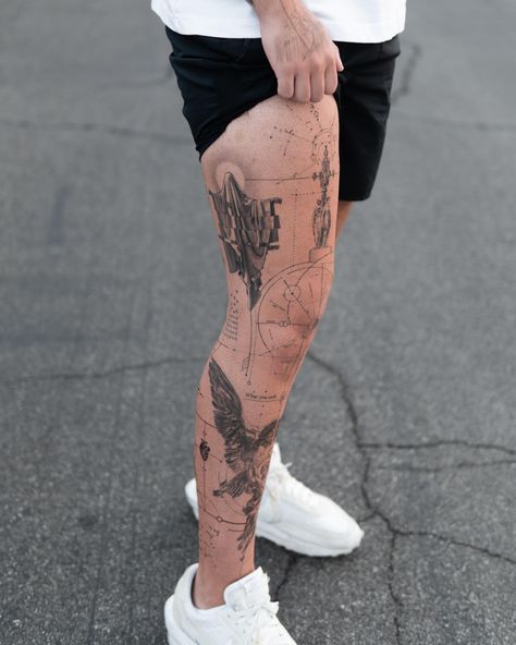 Simple Leg Tattoos, Tattoo Perna, Unique Half Sleeve Tattoos, Traditional Black Tattoo, Tatuagem Masculina Pequena, Full Leg Tattoos, Palm Tattoos, Tattoo Inspiration Men, Leg Tattoo Men