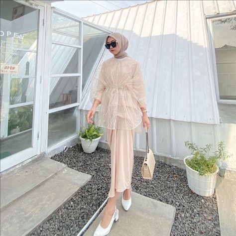 Organza Dress Hijab, Gold Kebaya, Outer Tulle, Organza Outer, Outer Organza, Outfit Outer, Tulle Outfit, Eid Fashion, Kebaya Modern Dress