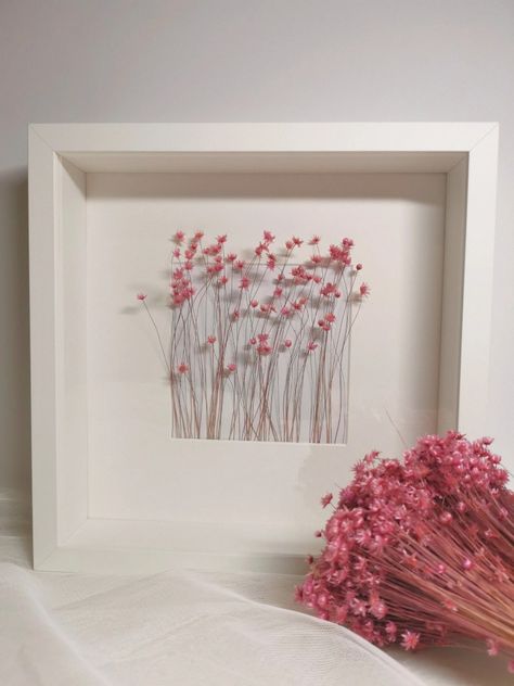 Diy Dried Flowers Crafts Wall Art, Dried Flowers In Picture Frame, Dried Flower Framed Art, Dried Flower Frames, Dried Flower Pictures, Art With Dry Flowers, Things To Do With Dried Flowers, Dry Flowers Decoration, Dried Flower Wall Art