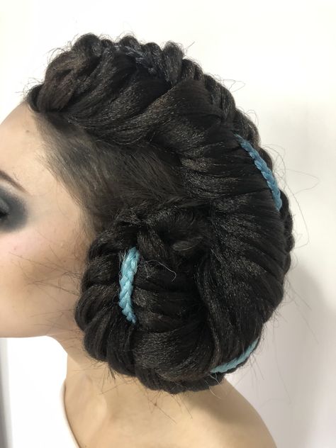 Created a rams horn for a sci-fi shoot I did and used Pillow Proof Tinted dry Shampoo to hide her baby hair line! How cool Horn Hairstyle, Charleston Hair, Ski Hairstyle, Easy Professional Hairstyles, Hair Horn, Hero Comic, Rams Horn, Braids Pictures, Editorial Hair