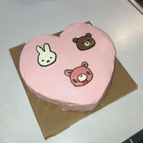 Gloomy Bear Cake, Pink Domo Kun, Cute Bday Cake, Pink Domo, Miffy Cake, Bear Food, Cakes Pink, Bear Eating, Adorable Food