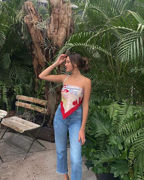 Dulce Doria on Instagram: “Soy la más emocionada porque ya estamos en primavera/verano 🤩 los mejores outfits son de esta temporada💃🏻 amo los pañuelos como tops!! El…” Outfits Primavera Verano, Outfits Playa, Colombia Trip, Clothing Closet, Modesty Outfits, Outfit Primavera, Hair Clothes, Clothes Closet, Face Hair