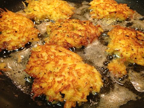 Acorn Fritters Paleo Vegetables, Squash Fritters, Trim Healthy Momma, Acorn Squash Recipes, Trim Healthy Mama Recipes, Fritter Recipes, Thm Recipes, Acorn Squash, Trim Healthy