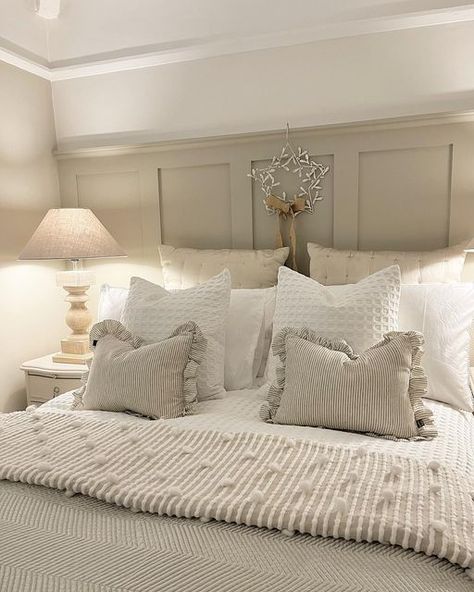 Panelled Walls Bedroom Ideas, Cream Bedroom Decor, Modern Country Bedrooms, Neutral Bedroom Decor, Beige Bedroom, White Bed, Bedroom Decor Inspiration, Bedroom Renovation, Bedroom Panel