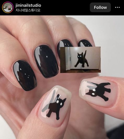 Cat Nail Designs Cute, Cat Acrylic Nails, Emo Short Nails, Anime Nails Ideas, Album Cover Nails, Black Cat Nails, Cat Nail Designs, Kutek Disney, Mens Nails