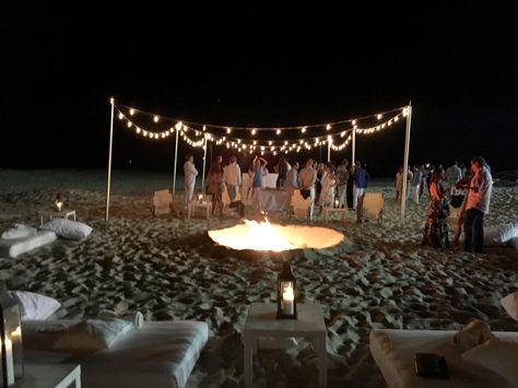 Beach Party Lighting Ideas, Beach Bonfire Welcome Party, Beach Party Setup Ideas, Beach Wedding Night Time, 18th Beach Party Ideas, Parties At The Beach, Bonfire Beach Wedding, Beach Wedding Lighting, Engagement Beach Party