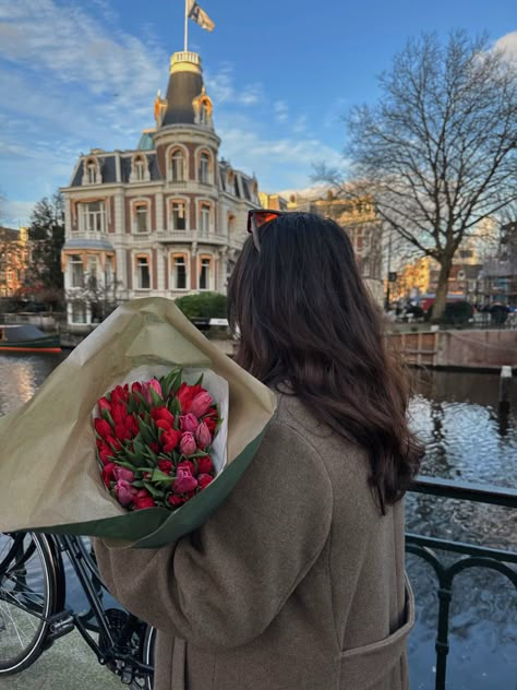 Tulips Netherlands, Amsterdam Pictures, Aesthetic Tulips, Amsterdam Aesthetic, Amsterdam Tulips, Amsterdam Itinerary, Amsterdam Trip, Amsterdam Photos, Tulip Season