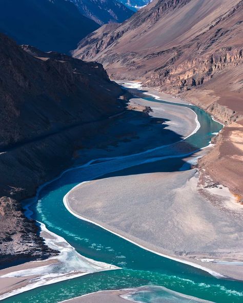 Ladakh Photography, Himalayas India, Indus River, Bhutan Travel, Amazing Places To Visit, Lake George Ny, Leh Ladakh, Scenic Travel, Lake George