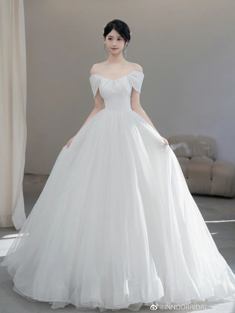 Korean Wedding Dress Simple, Wedding Dresses Korean, 2 Piece Wedding Dress, Korean Wedding Dress, Queen Wedding Dress, Bridal Dresses Vintage, Plain Wedding Dress, Fashion Dresses Formal, Wedding Dress Gallery