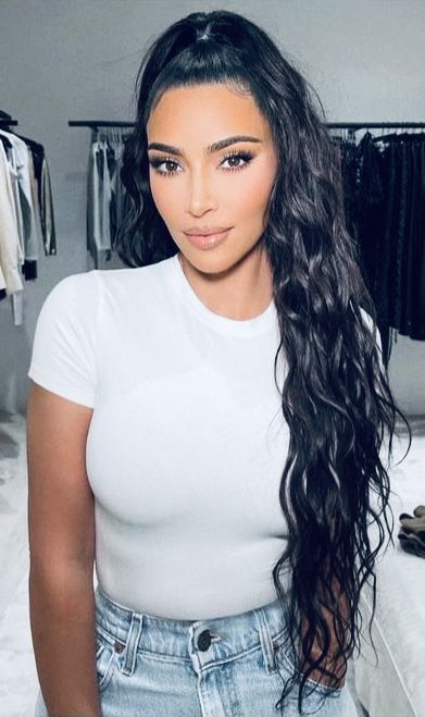 Kardashian Events, Kardashian Lifestyle, Half Up Ponytail, Aesthetic Rich Lifestyle, Kardashian Workout, Kardashian Diet, Up Ponytail, Loose Wave Hair, Peruvian Hair Bundles