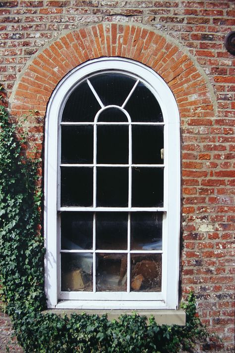 The beautiful history of sash windows. I love sash windows they are just so natural somehow, so traditional Window Arch, Window Structure, Modern Window Grill, Building Windows, Window Restoration, Soundproof Windows, Sash Window, Window Designs, Traditional Windows