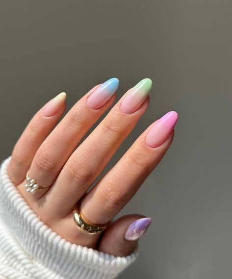 Simple Nails Ombre, Ombre Rainbow Nails, Nail Designs Pastel, Rainbow Toe Nails, Nails Cute Simple, Rainbow Nail Ideas, Rainbow Nail Art Designs, Ambre Nails, Nail Routine