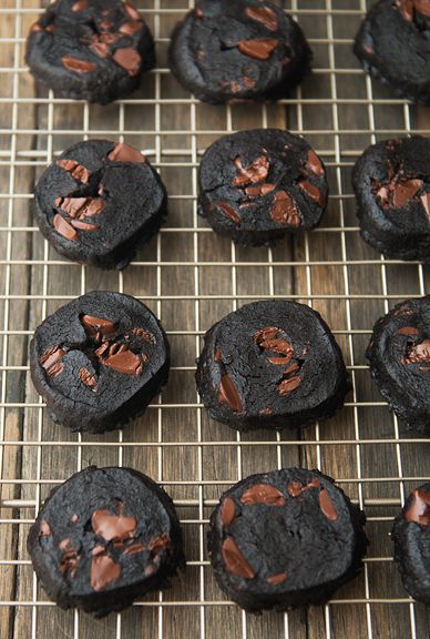 midnight chocolate shortbread cookies Black Cocoa Shortbread Cookies, Dark Chocolate Baked Goods, Midnight Recipes, Chocolate Chunk Recipes, Dark Desserts, Halloween Shortbread Cookies, Chocolate Shortbread, Chocolate Shortbread Cookies Recipes, Chocolate Shortbread Cookies